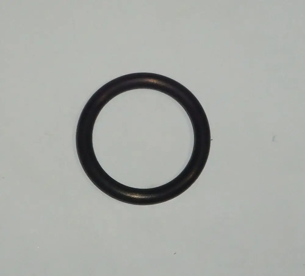Schwarzer O-Ring auf hellem Hintergrund, verwendet in Daikin-Systemen. Der O-Ring hat eine runde Form und ist aus flexiblem Material gefertigt.